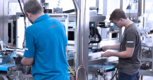 Modelo de industria 4.0 automatizada y robotizada con IoT