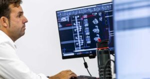 Endesa | Coronamos el Veleta para instalar un sistema de telecontrol y conectar las estaciones hídricas de la montaña