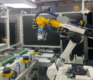 Implantación de línea de montaje semiautomática de proyectores para empresa líder del sector de automoción